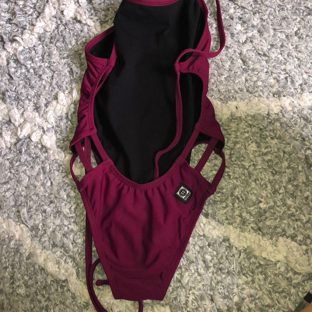 Nico 2 tieback onesie Cabernet